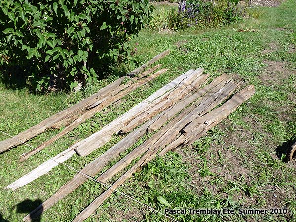 Perches de cèdre pas cher - Comment construire une clôture de perches de cèdre - piquets de cèdre