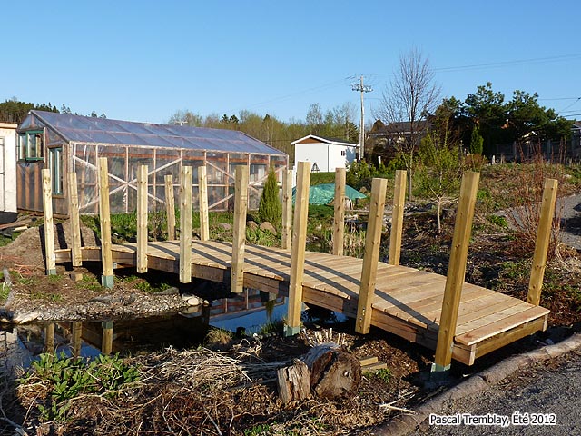 Pont pour étang en construction - Tablier et garde-corps pour pont de jardin